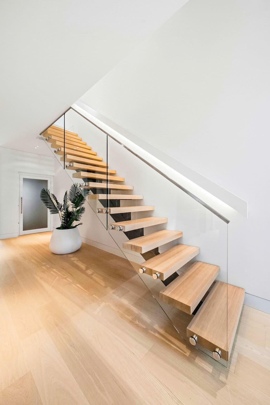 Cronulla project — floating staircase with oak treads and glass balustrade, wide view